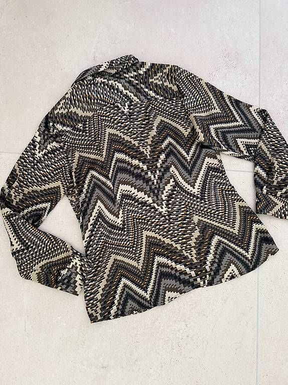 Chemisiers: ZigZag Bluse Gr. M-L – D'occasion à Merlischachen par GlamGarb 4