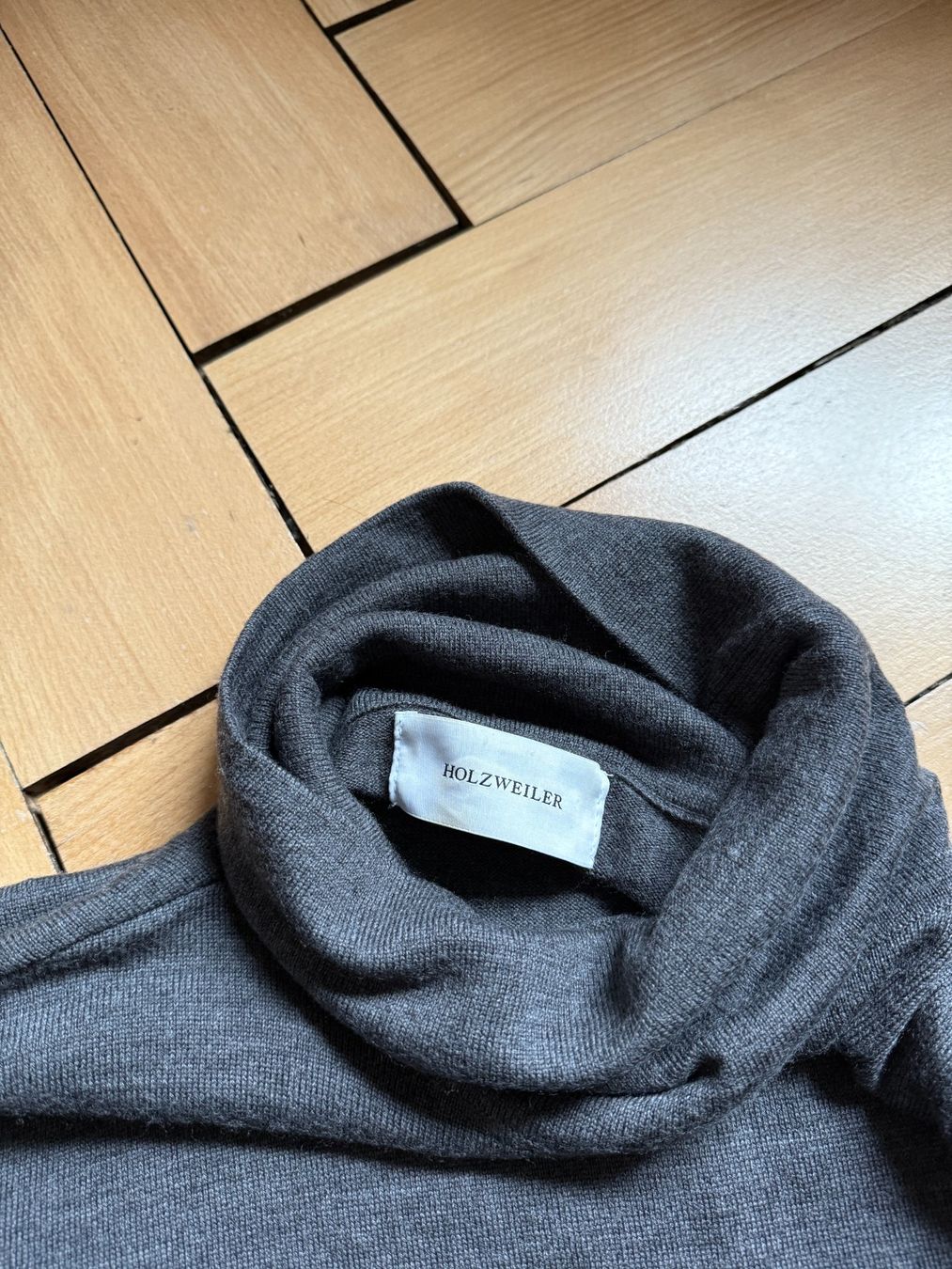 Holzweiler Pulls & Sweat-shirts: HOLZWEILER - Rollkragen Merinowolle Strickpullover grau S – D'occasion à Zürich par Diazaio 2