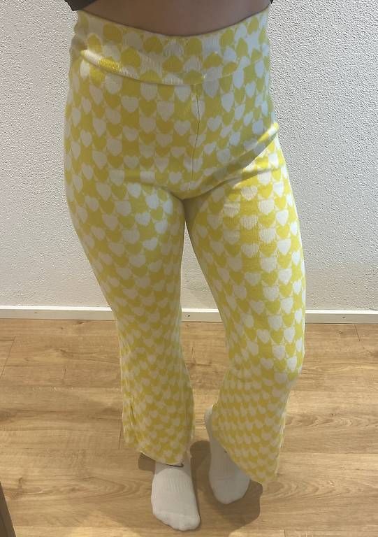Pantaloni: Stoffhose mit Gummiband – Usato da Brittnau venduto da _livia_n_ 1