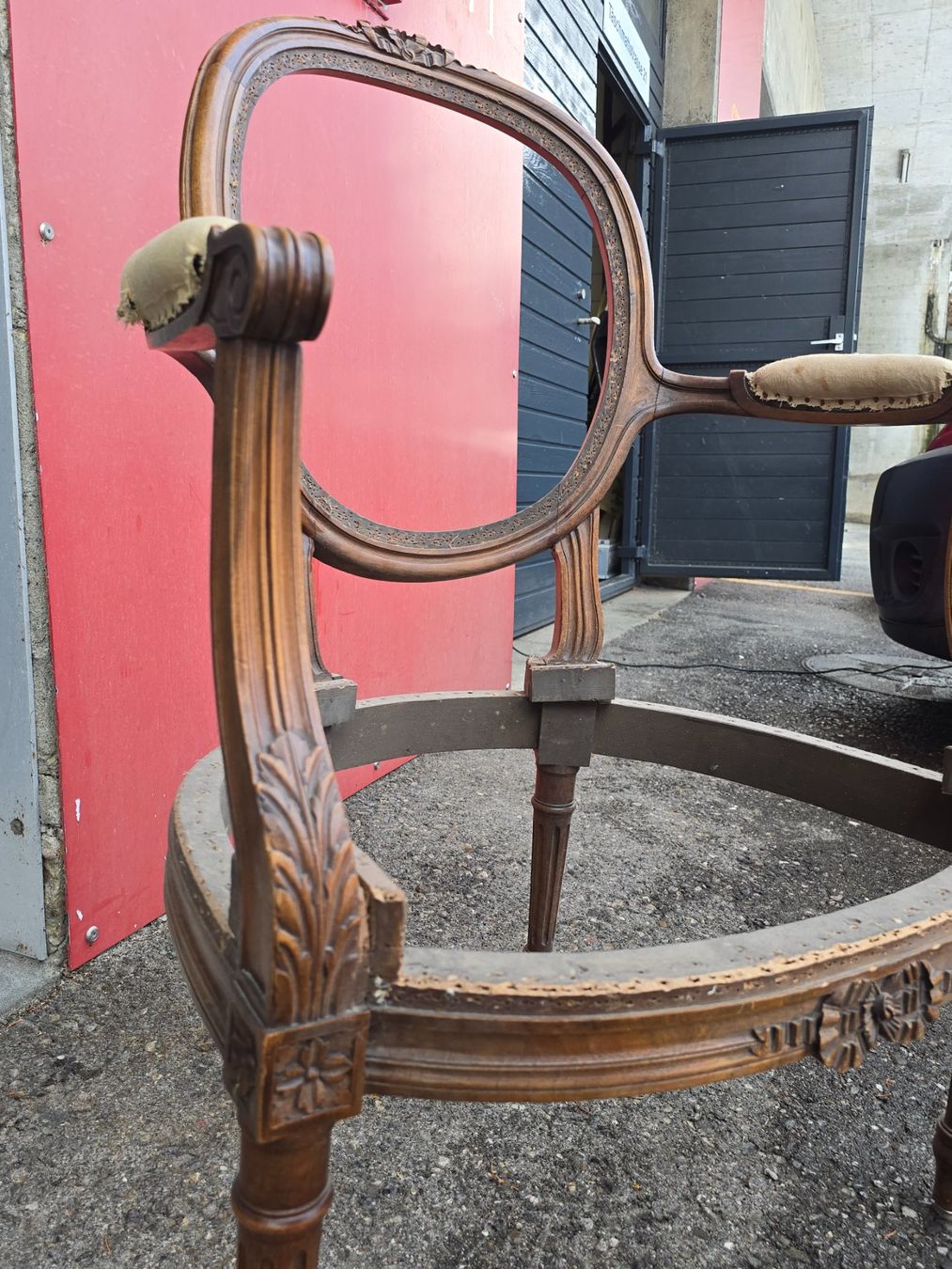 Poltrone: Drei Louis XVI Fauteuils – Usato da Luzern venduto da Sainte-Victoire 3