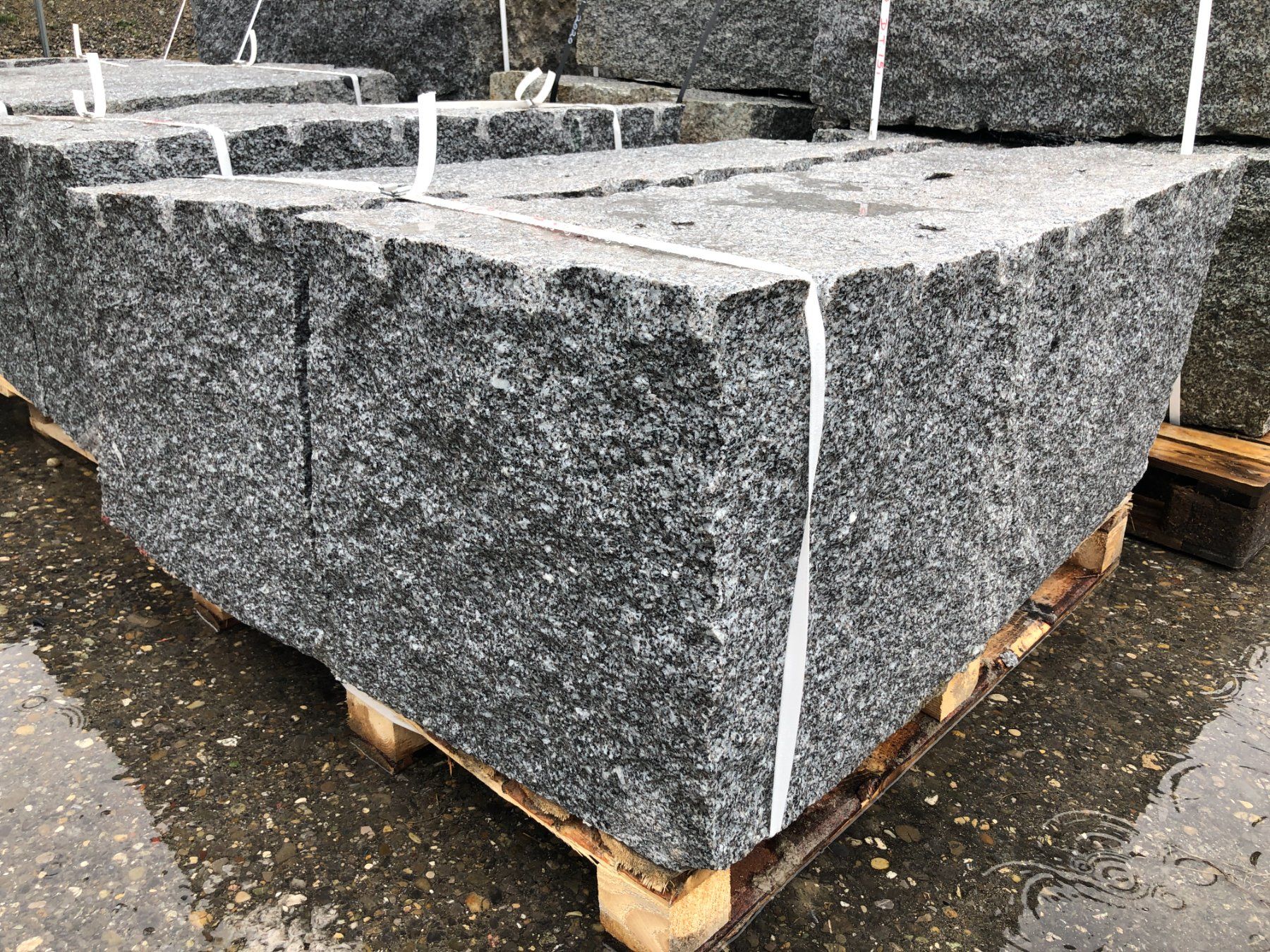 Pietre & tegole: Granit Mauersteine / Quadersteine – Nuovo (secondo la descrizione) da Aarau venduto da natursteinhandel