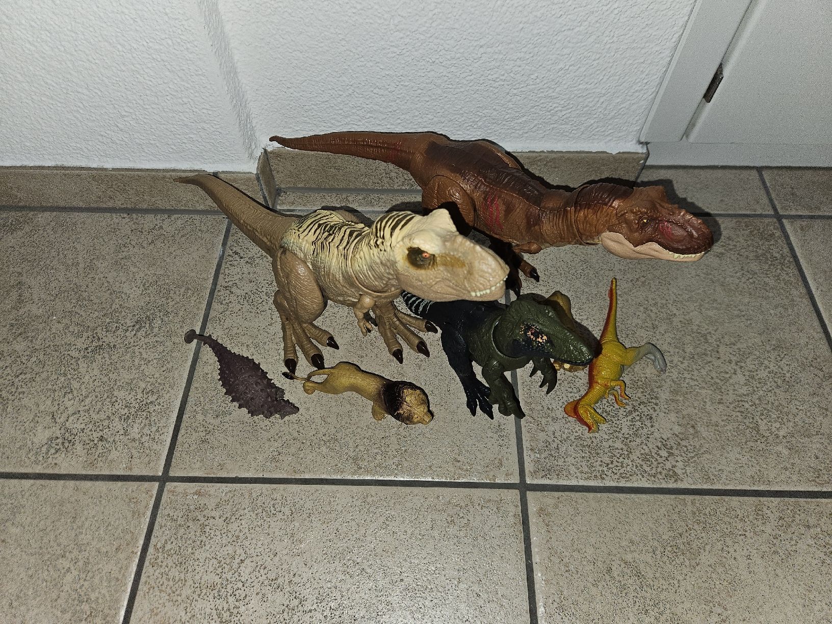 Disney Giocattoli: Diverse Tierfiguren Sammlung: Dinosaurier, Löwe & Co! – Usato da Tuggen venduto da Alxxxn2 1