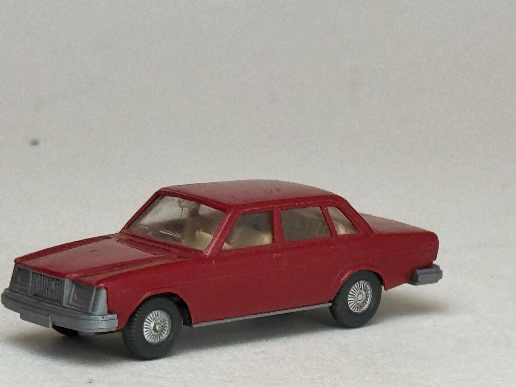 Wiking Voitures modèles: GB- Wiking Volvo 264 rubinrot – D'occasion à Elm par Wikmtz