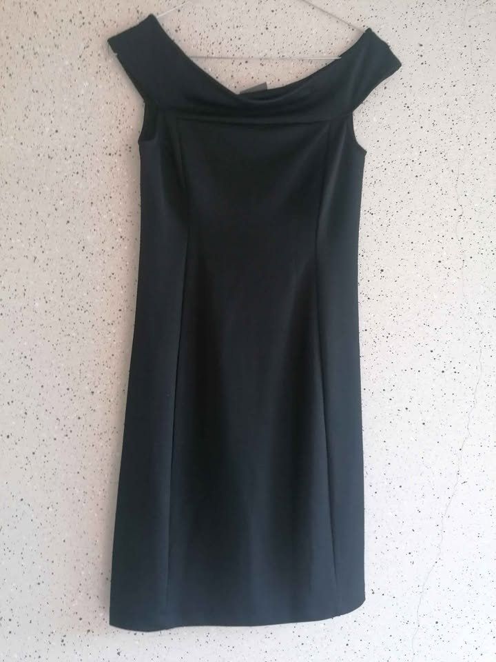 Vestiti: Schwarzes Kleid Gr. S – Usato da Nänikon venduto da Manta87