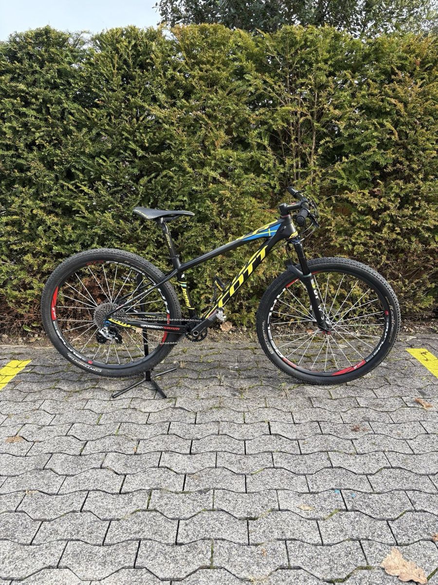 Scott Vélos: Scott Scale RC 700 – D'occasion à Jona par bik_7mxd