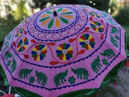 Neu: Sonnenschirme aus Indien - bestickt - pink