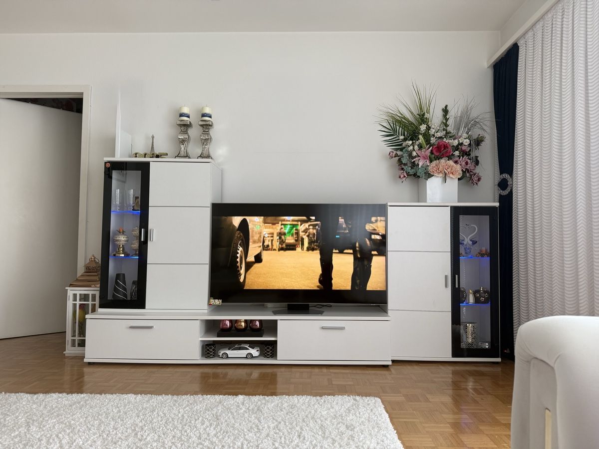TV Möbel: Moderne Wohnwand, TV-Möbel, Top Zustand – Neu (gemäss Beschreibung) aus Richterswil von Eg_verkauf
