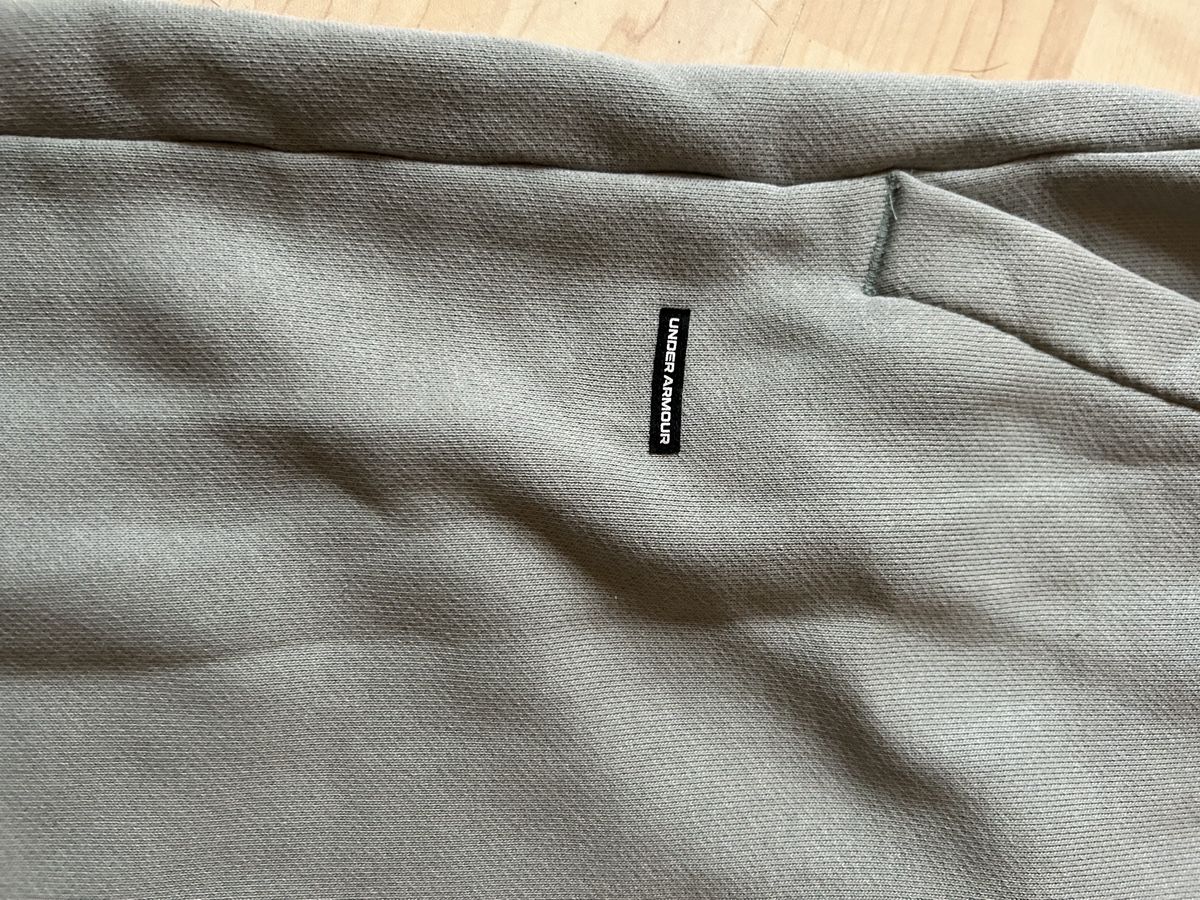 Under Armour Hosen: Under Armour Jogginghose Gr.M – Gebraucht aus Schinznach Dorf von Soba 1