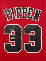 NBA Scottie Pippen Autograph Jersey Beckett