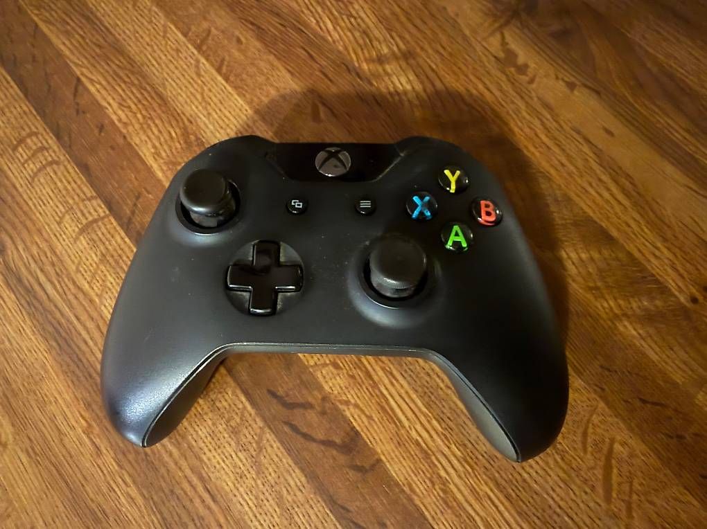 Microsoft Console: X Box One X mit Zubehör – Usato da Bassersdorf venduto da griffin1 3
