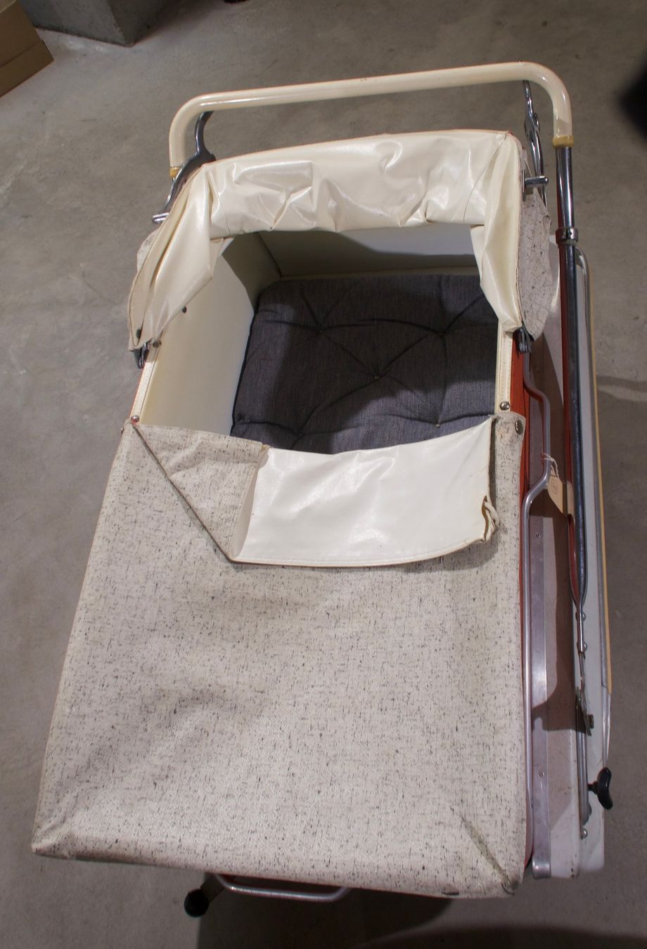Carrozzine: Helvetia Kinderwagen 1961 – Usato da Schaffhausen venduto da Billi007 3