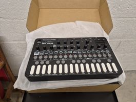 Synthétiseur Sonicware LIVEN 8bit warps, état neuf, emballé