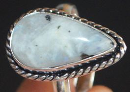 Ring L-4925 – Regenbogen Mondstein mit Turmalin – Grössenver