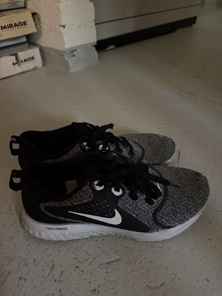 Nike Chaussures hommes: Nike schuhe grösse 42.5 – Défectueux à Rorschach par med_cg8c