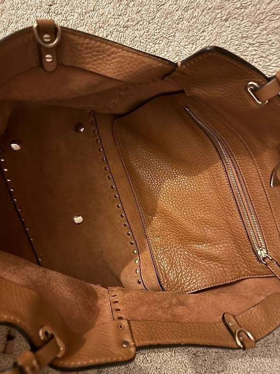 Taschen für Damen: Valentino Rockstud Leder Shopper Tasche – Gebraucht aus Rümlang von NeomiM 2