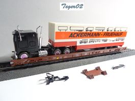 Märklin H0 4710 Hupac-Wagen mit LKW.