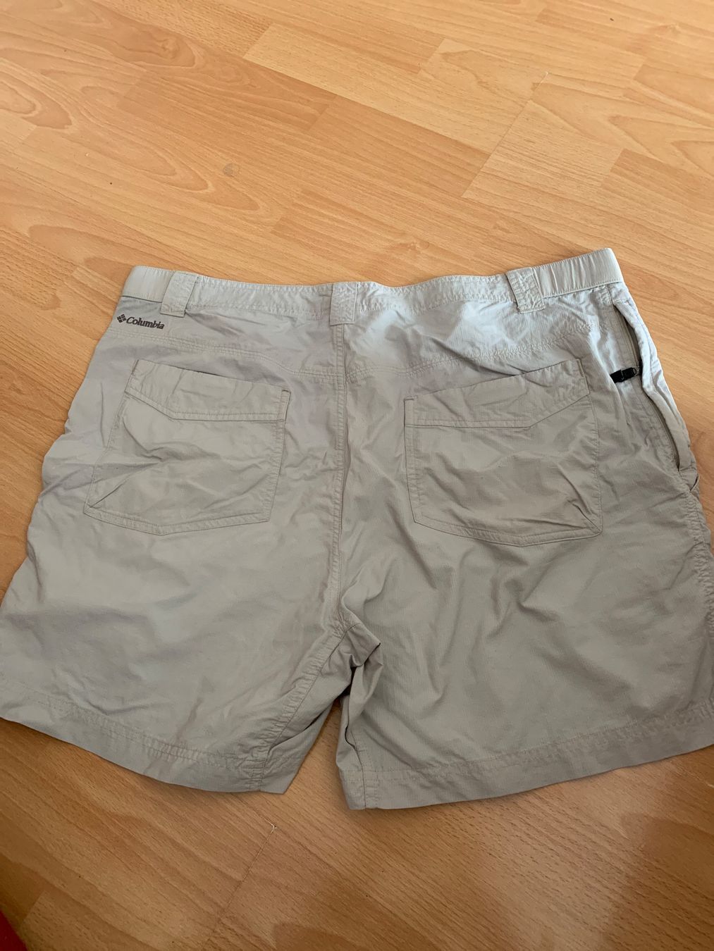 Columbia Pantalons: Joli short beige Columbia taille 50 – D'occasion à MEYRIN par Gwendo10 1