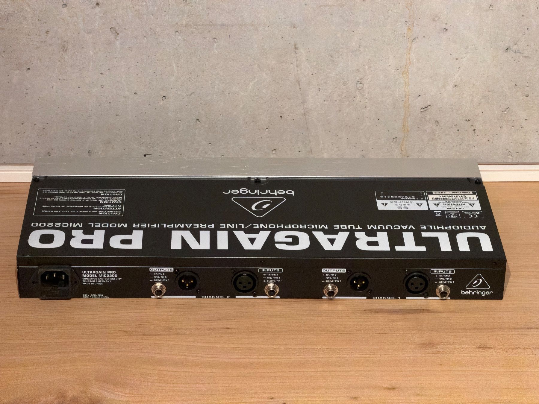 Behringer Amplificatori: Behringer Ultragain Pro MIC2200 – Usato da Fahrni b. Thun venduto da chrigu6574 2