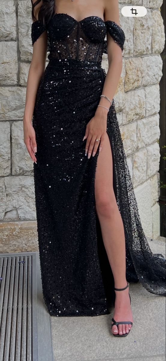 Vestiti: Abendkleid schwarz mit Steinen und Beinschlitz – Usato da Unterägeri venduto da ezoo