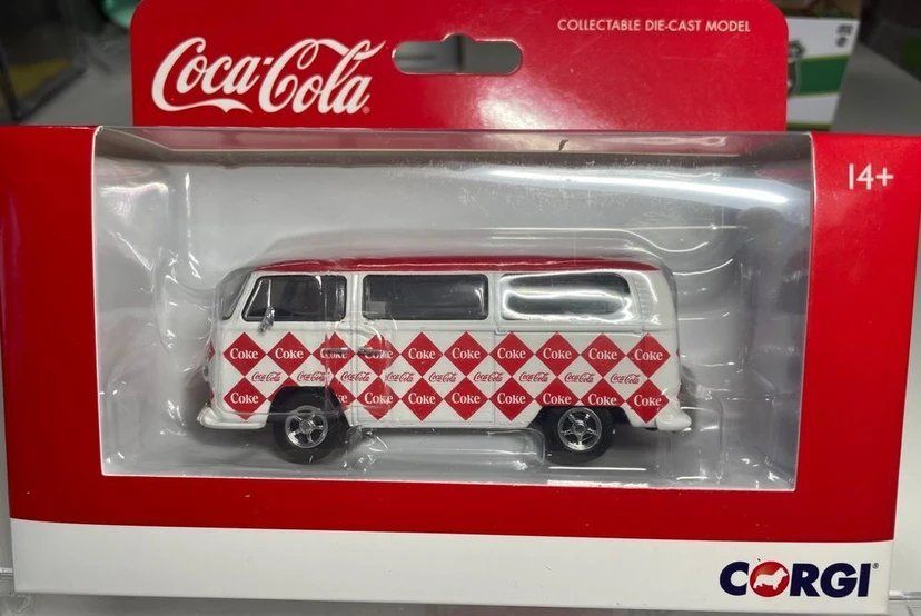 Volkswagen Modellini d'auto: VW Campervan Coca Cola "Diamond" Metallmodell 1/43 – Nuovo e nell'imballaggio originale da Hochfelden venduto da aviatikboerse_top