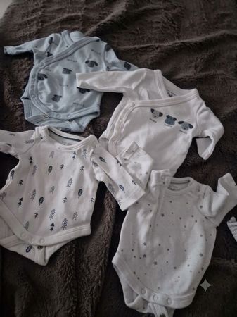 4 Baby Bodys Langarm Set verschiedene Motive Grösse 46