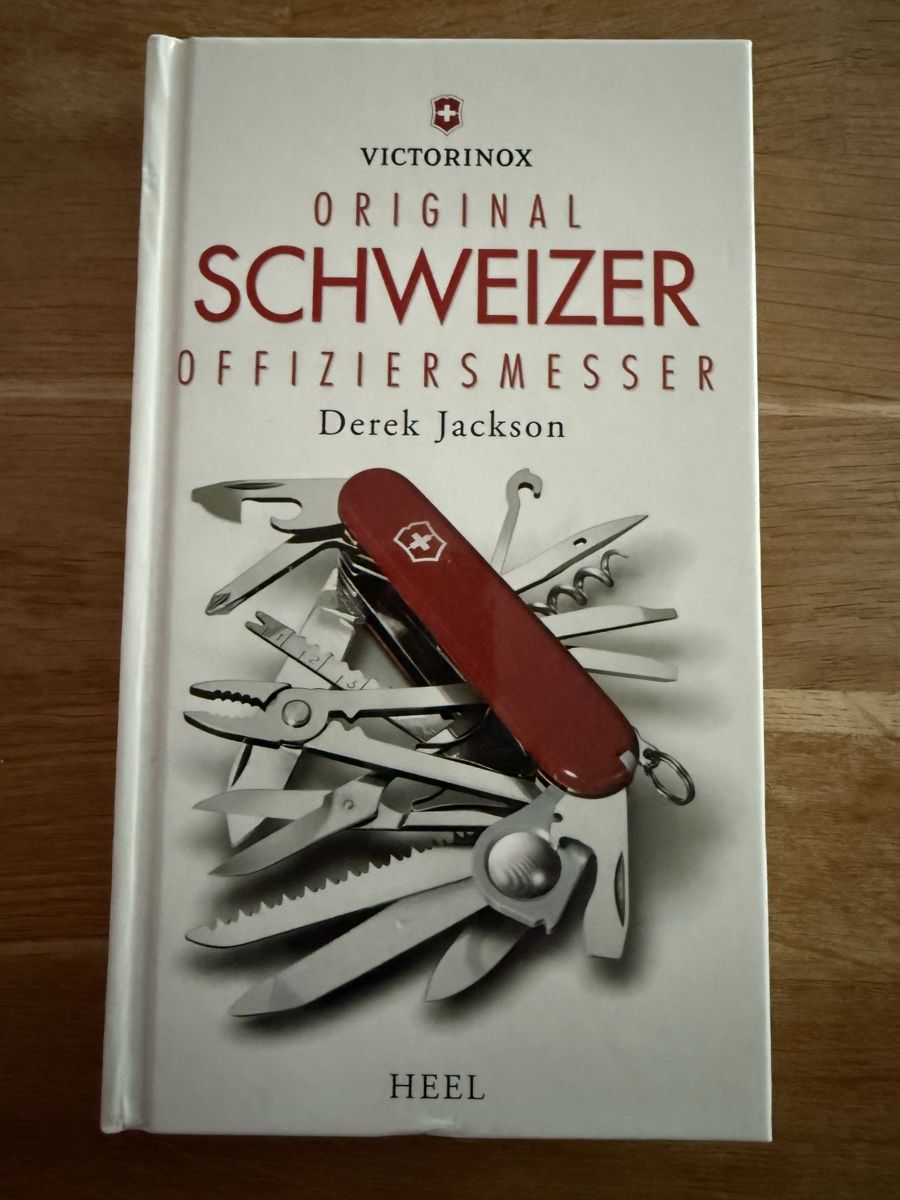 Livres: Buch Original Schweizer Offiziersmesser Derek Jackson – D'occasion à Goldach par Messerguru 3