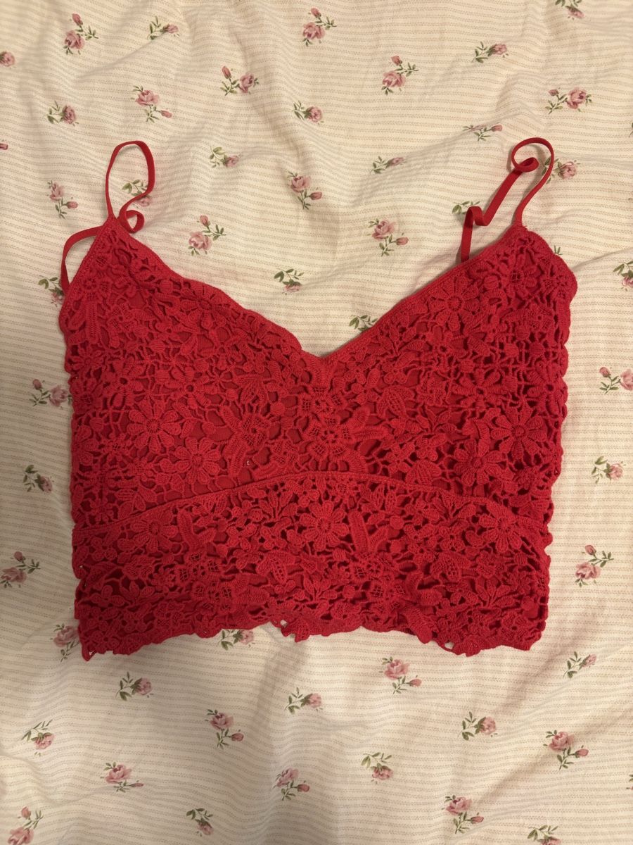 Stradivarius Top: Red Stradivarius Lace Cami Top - XS – Usato da Steinhausen venduto da zgo_6dc6