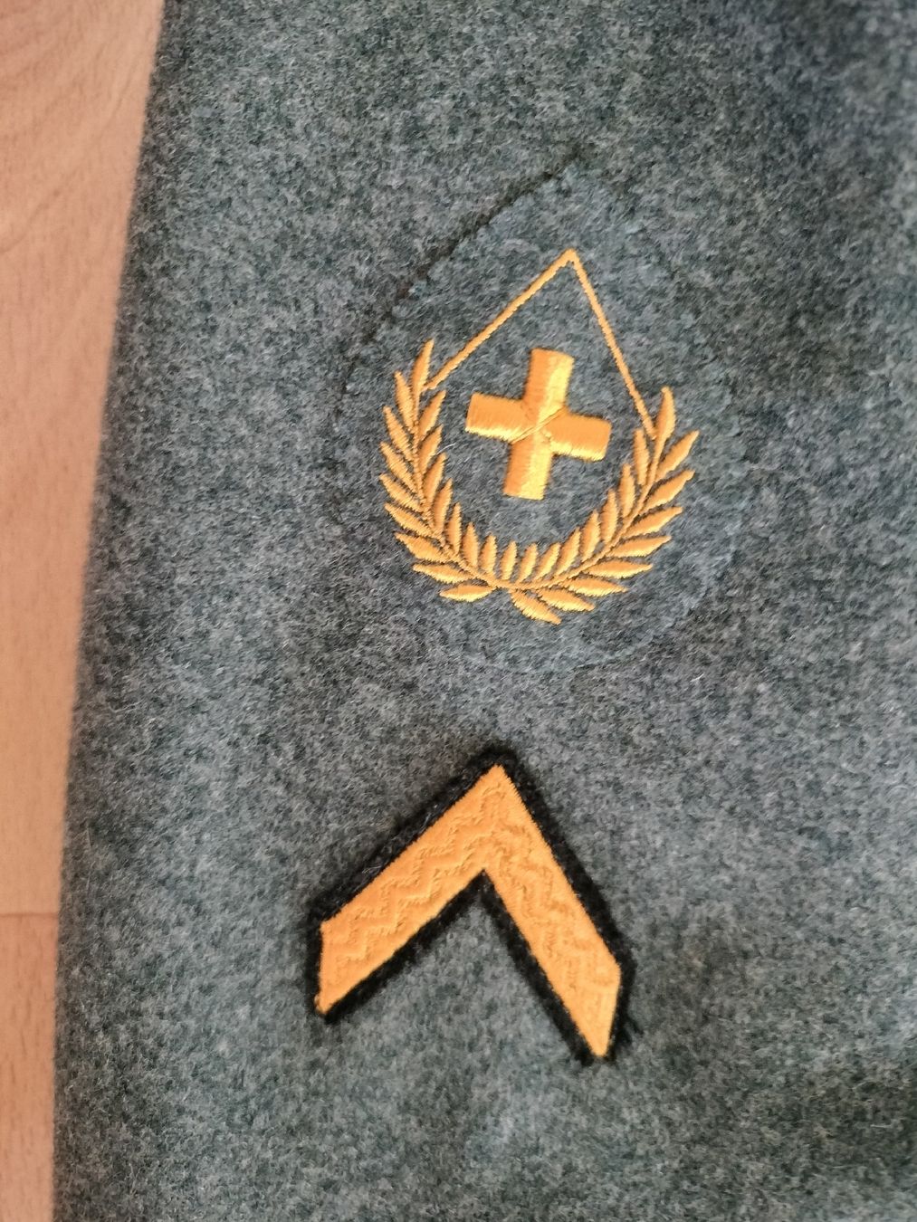 Schweizer Armee Uniformi: Antike Schweizer Armee Militär Uniform – Usato da Schwanden Sigrisw venduto da cadieux71 2