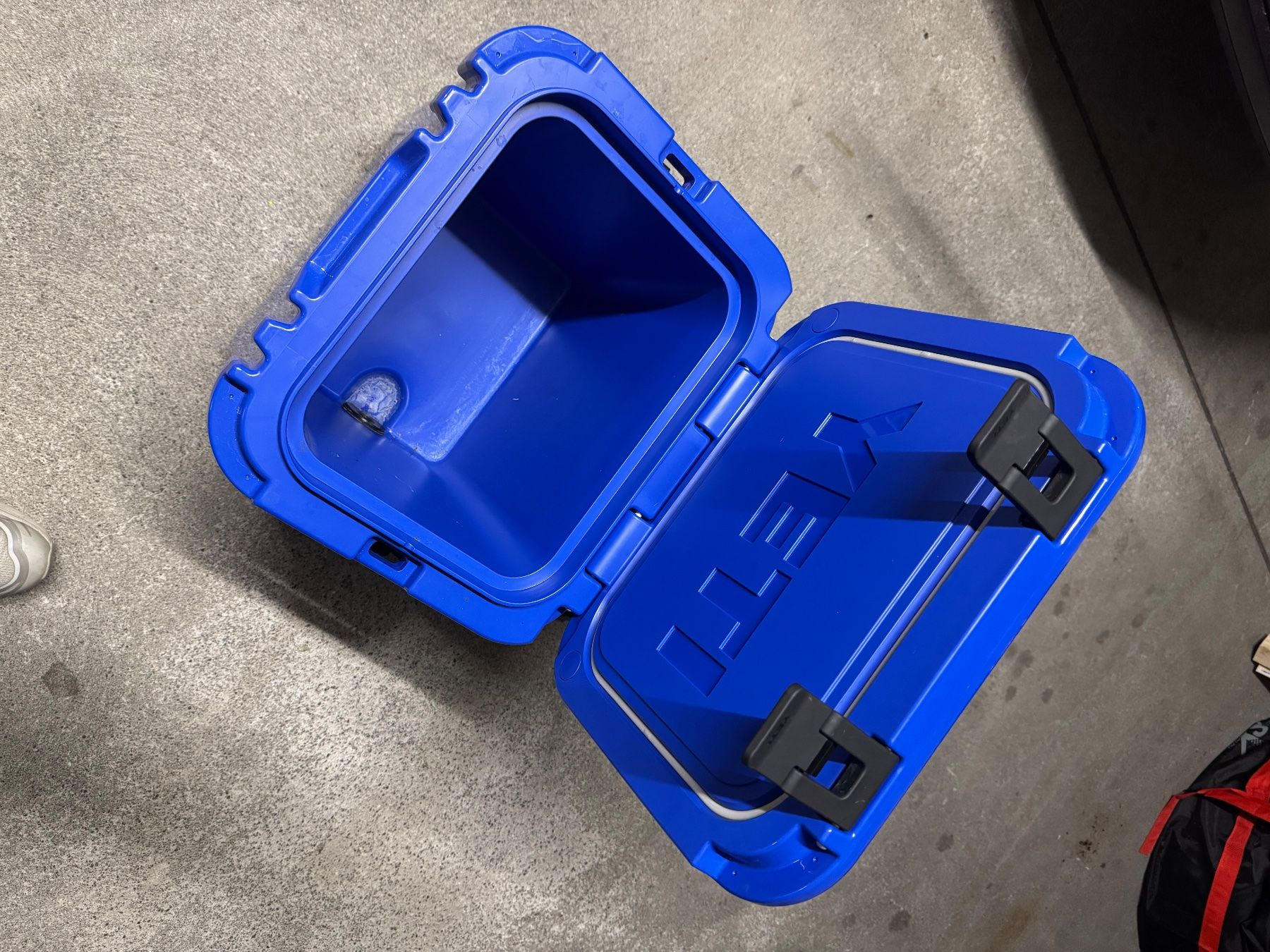 Kühlschränke & Kühlen: Yeti roadie 24 blue – Gebraucht aus Buchs SG von the_y6tp 2
