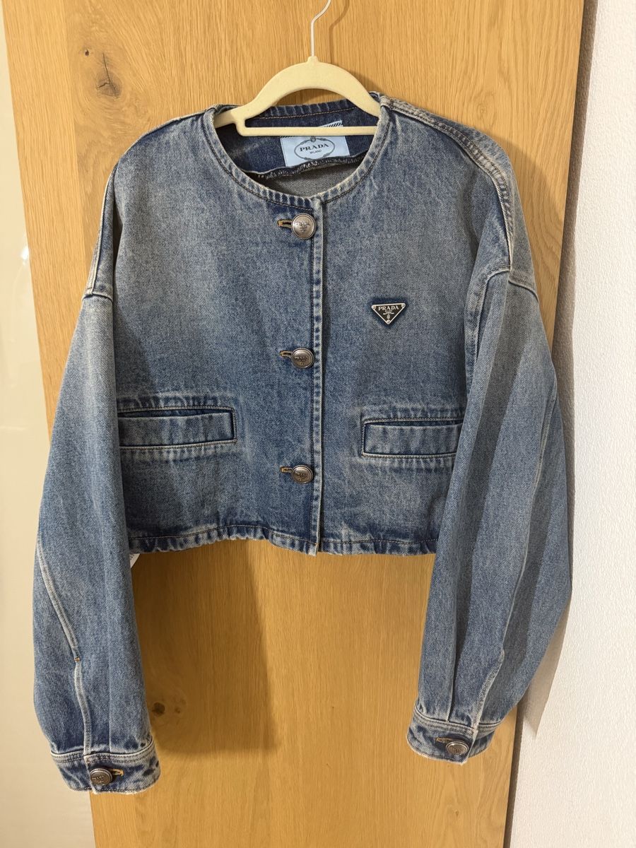 Prada Giacche: PRADA cropped denim jacket gr. IT 42 (S/M) – Nuovo e nell'imballaggio originale da Pfäffikon SZ venduto da happy.life