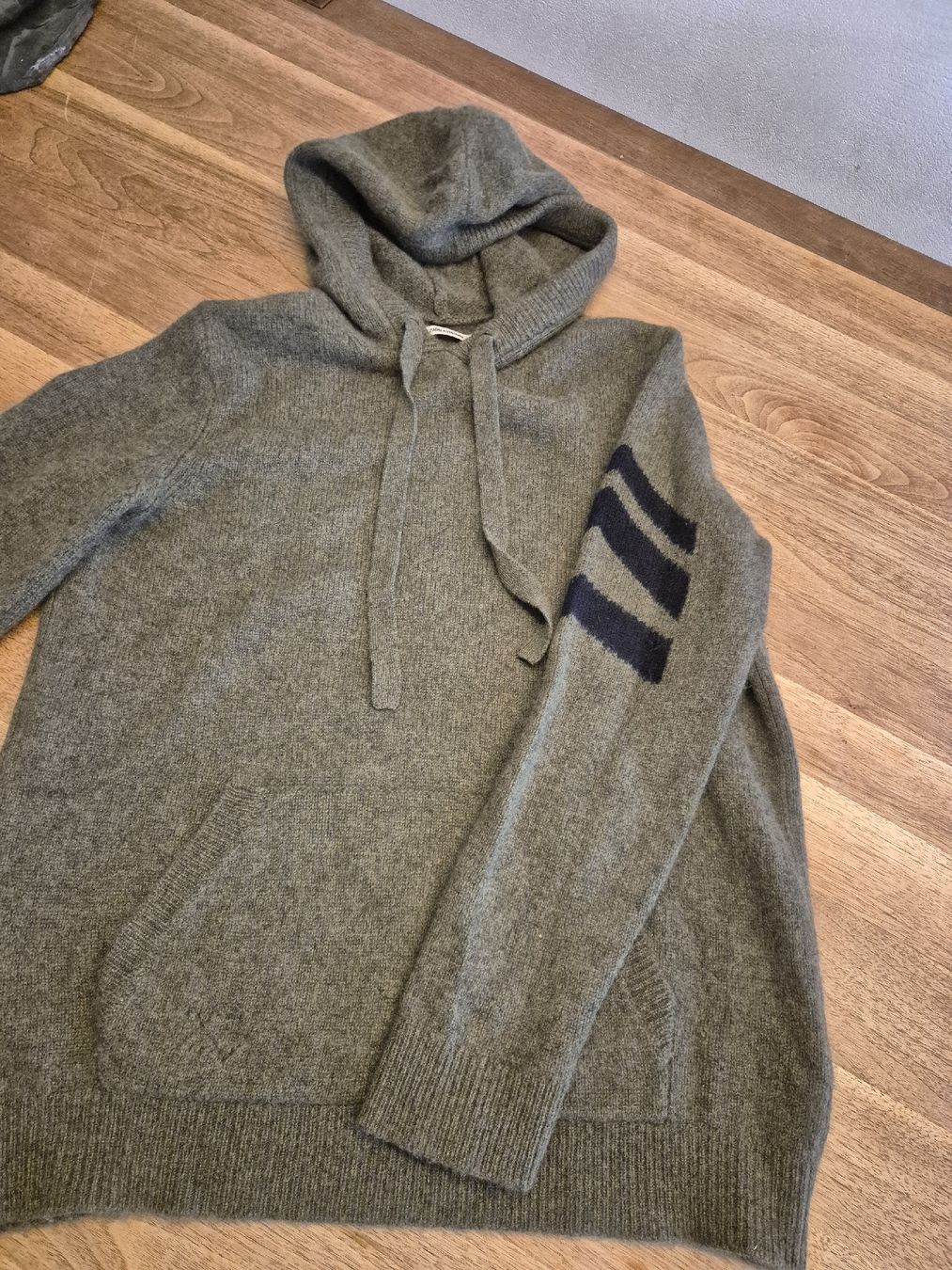 Pullover & Sweatshirts: Kaschmir Hoodie von Zadic & Voltaire  – Neu (gemäss Beschreibung) aus Weesen von sch_cs6t