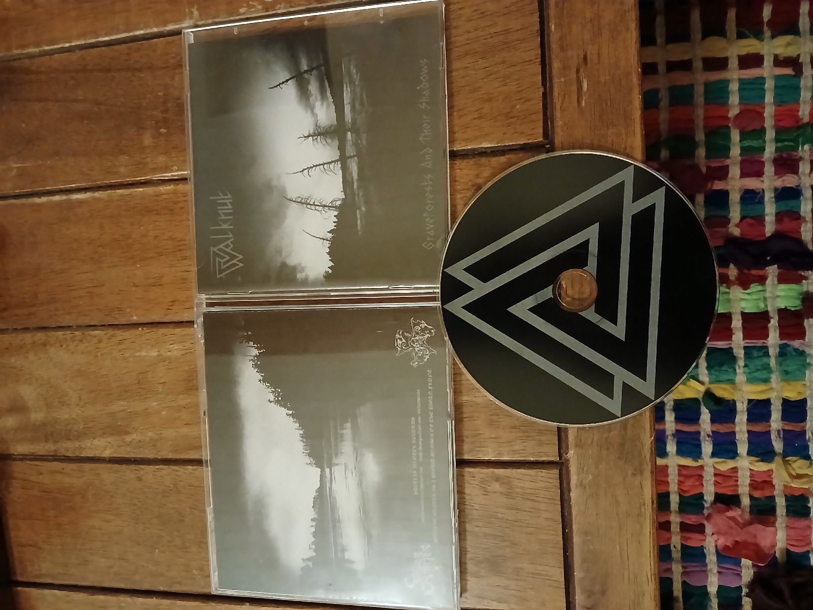 CDs: walknut - graveforests..  – Gebraucht aus St-Cergue von VeganWarrior