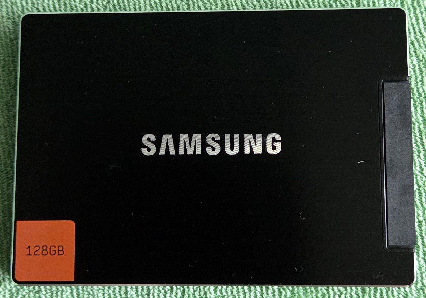 Samsung Disques durs: SAMSUNG SSD 830 Serie 128 GB – D'occasion à Kleindöttingen par keepITeasy