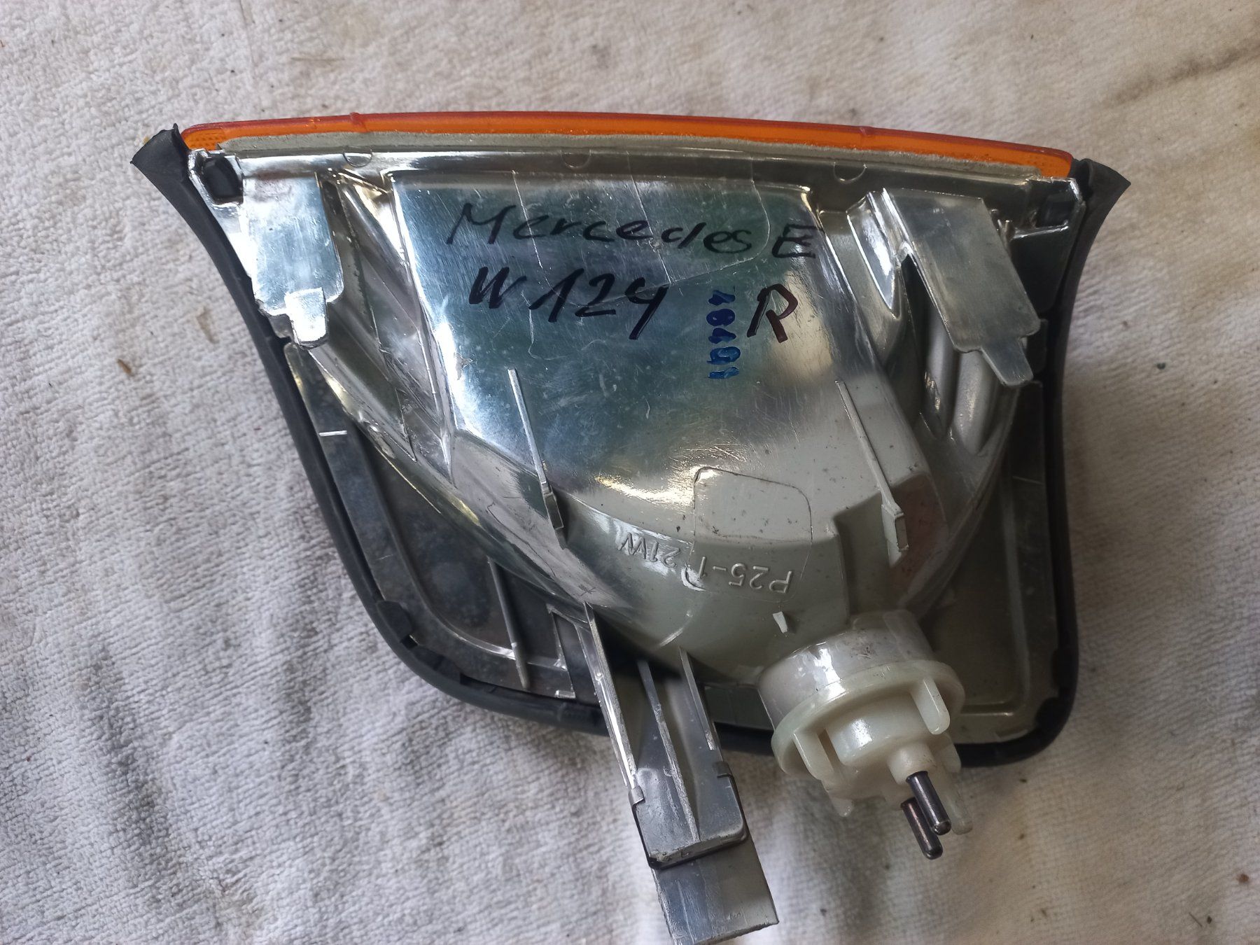 Mercedes-Benz Tutti pezzi di ricambio auto: Blinker Mercedes - Benz E , W124 / W 124 – Usato da CH - DULLIKEN venduto da classiccarpartsstore 1
