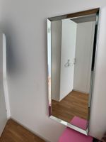 Moderner Wandspiegel mit Rahmen – gross & elegant