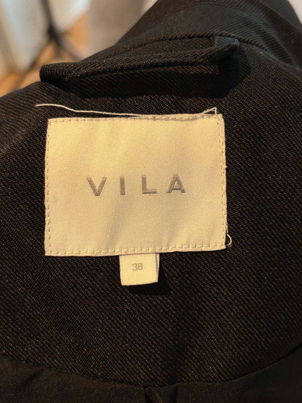 Vila Giacche: Schicker Blazer von Vila, schwarz, Grösse M – Nuovo (secondo la descrizione) da Feusisberg venduto da SwissCloset 4