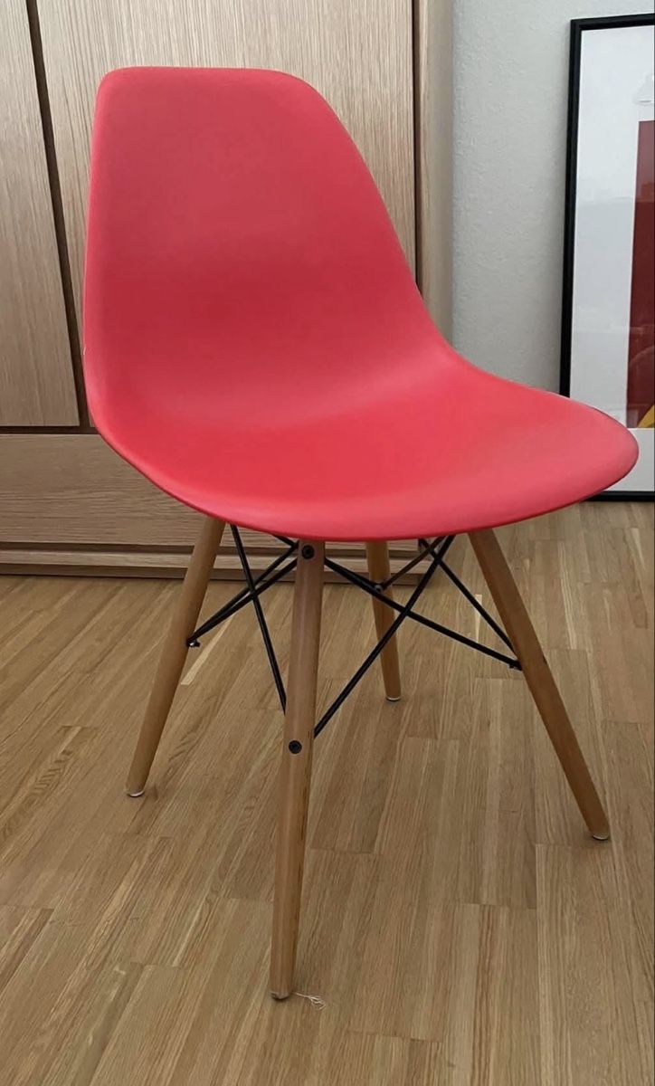 Stühle: Vitra Eames DSW Stuhl Replica in Rot – Gebraucht aus Zürich von VZN 2