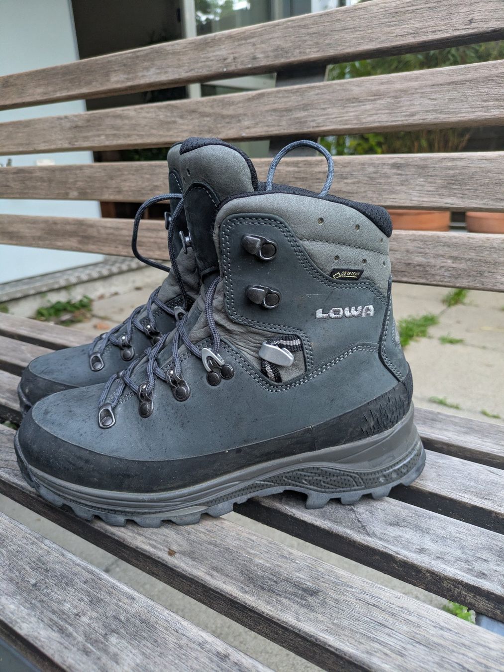 Scarpe da donna: Lowa Wanderschuhe – Usato da Zürich venduto da fuliaful 1