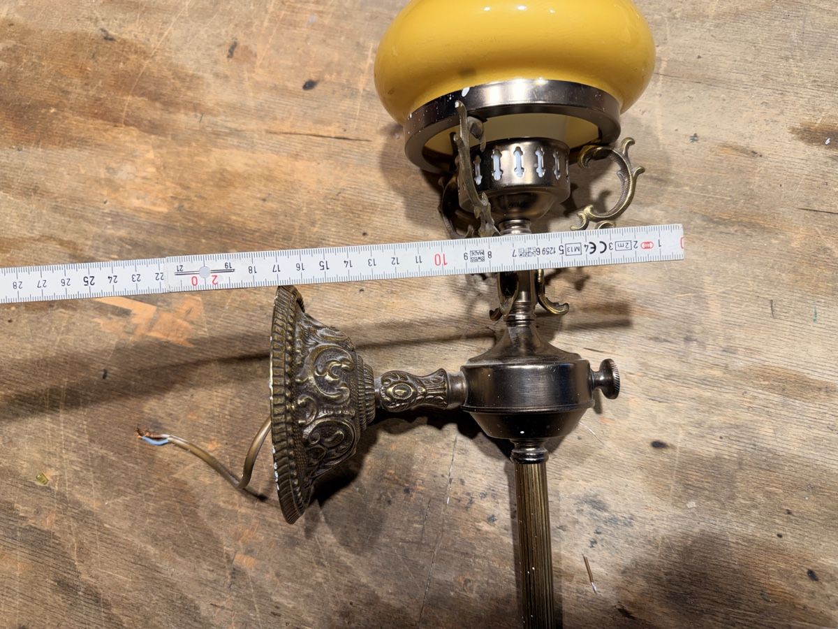 Lampade: Wandlampe Messing Glas Gelb Antik – Usato da Bolligen venduto da Deltadelta_0 2