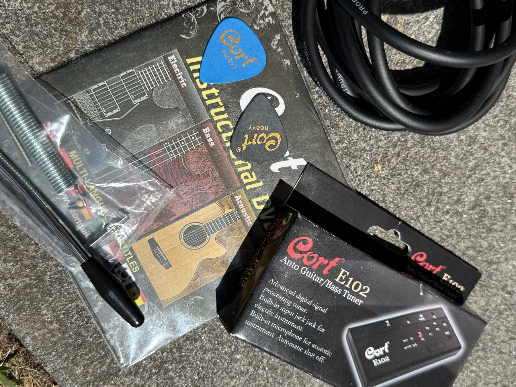 Cort Strumenti musicali: Electric guitar and amplifier Cort – Usato da Lumino venduto da mar_9pn2 7