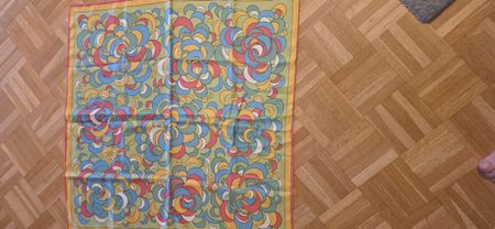 Retro Seidenschal mit Blumenmuster - Frühlingsgefühle!