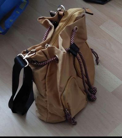 Taschen in verschiedenen Farben ( preis pro stk ) 