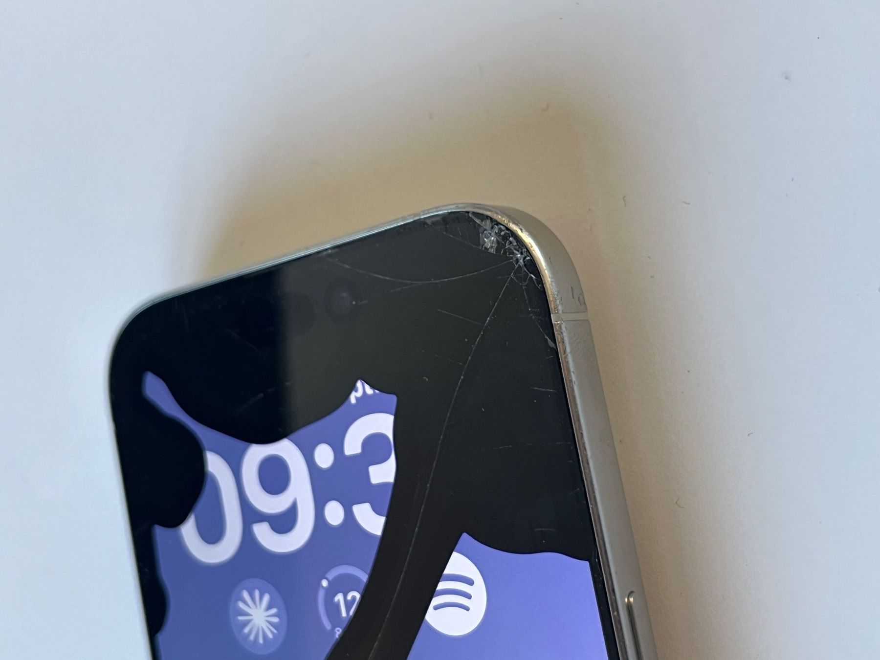 Apple Handys / Smartphones: iPhone 16 Pro Display beschädigt – Gebraucht aus Bern von nic_n8sb 6