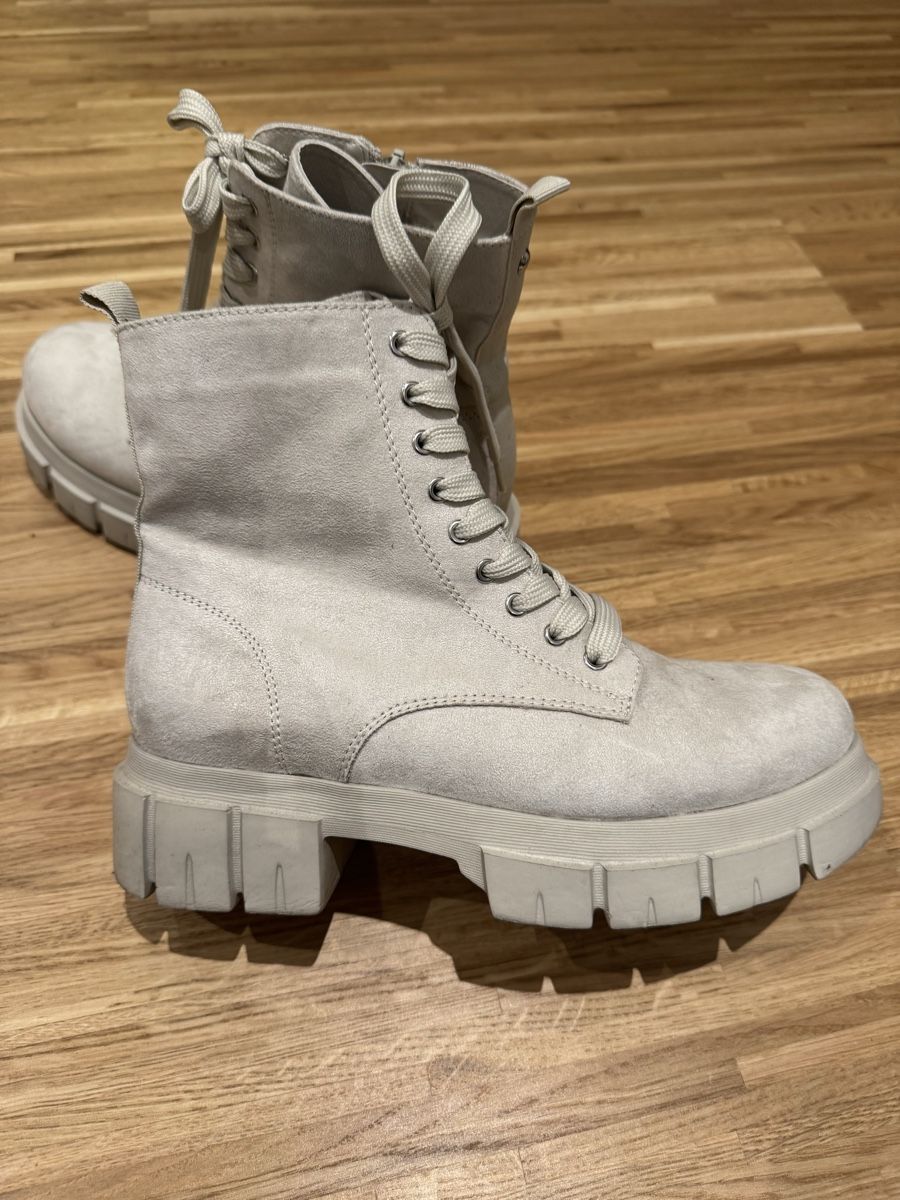 Scarpe da donna: Stiefeletten, hellgrau, Grösse 36 – Usato da Uznach venduto da jasmino12