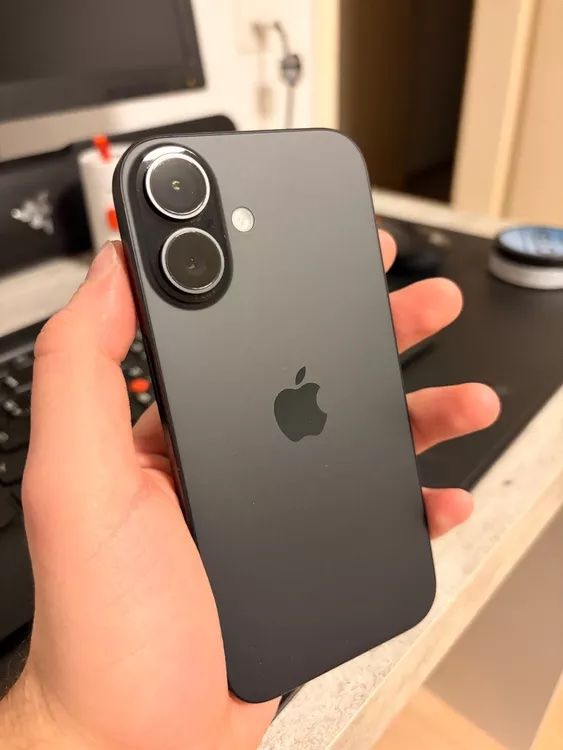 Apple Telefoni cellulari / Smartphones: Apple iPhone 16 128 GB Schwarz – Usato da Dietikon venduto da The-Star-Shop 2