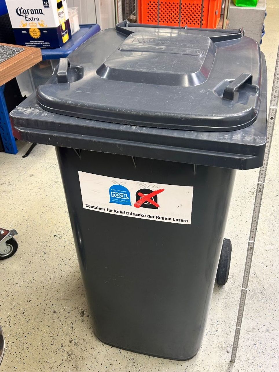 Eléments de bureau: Abfall- Kübel - Tonne - Container – D'occasion à Malters par DPHandel