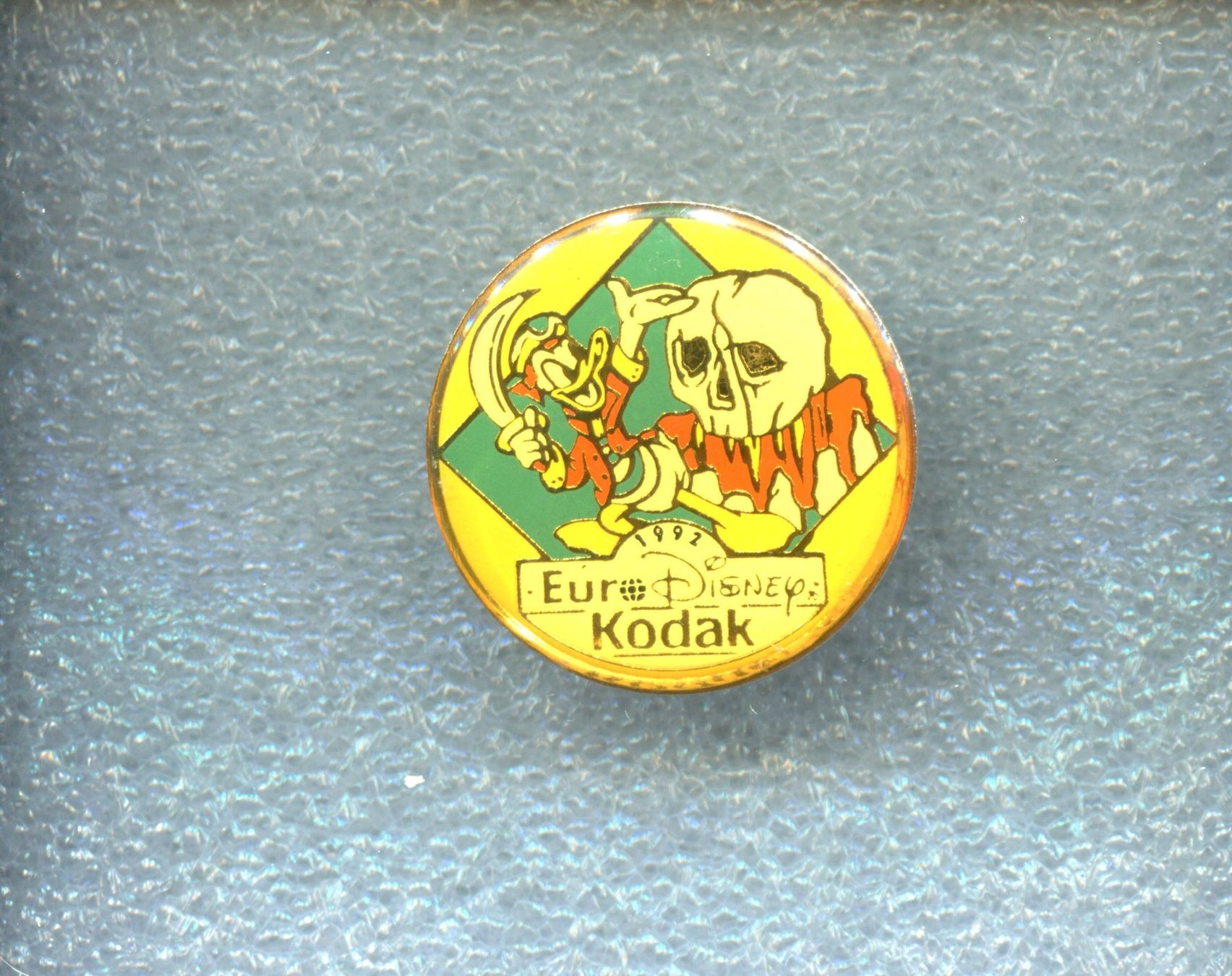 Disney Placchette & Badge: Euro Disney  DONALD DUCK – Usato da Winterthur venduto da Sammleroase