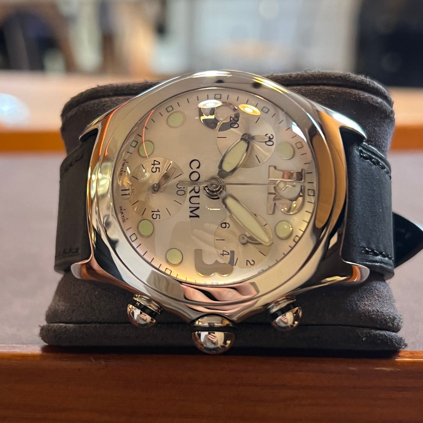Corum Uhren: Corum Bubble Quartz Chronograph Silver Dial 396.250.20 – Gebraucht aus Carouge GE von Watchaser 6