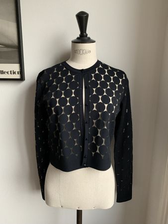 AKRIS: Super elegantes nachtblaues Jäcklein mit Spitzen, 34