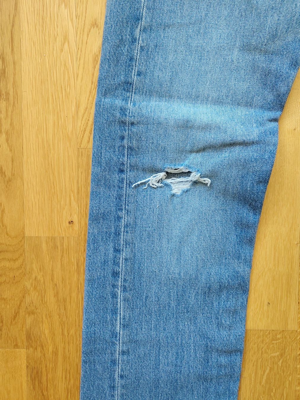 Levi's Jeans: Destroyed Levis W30 L34 – Usato da Basel venduto da AufeinenBlick 1